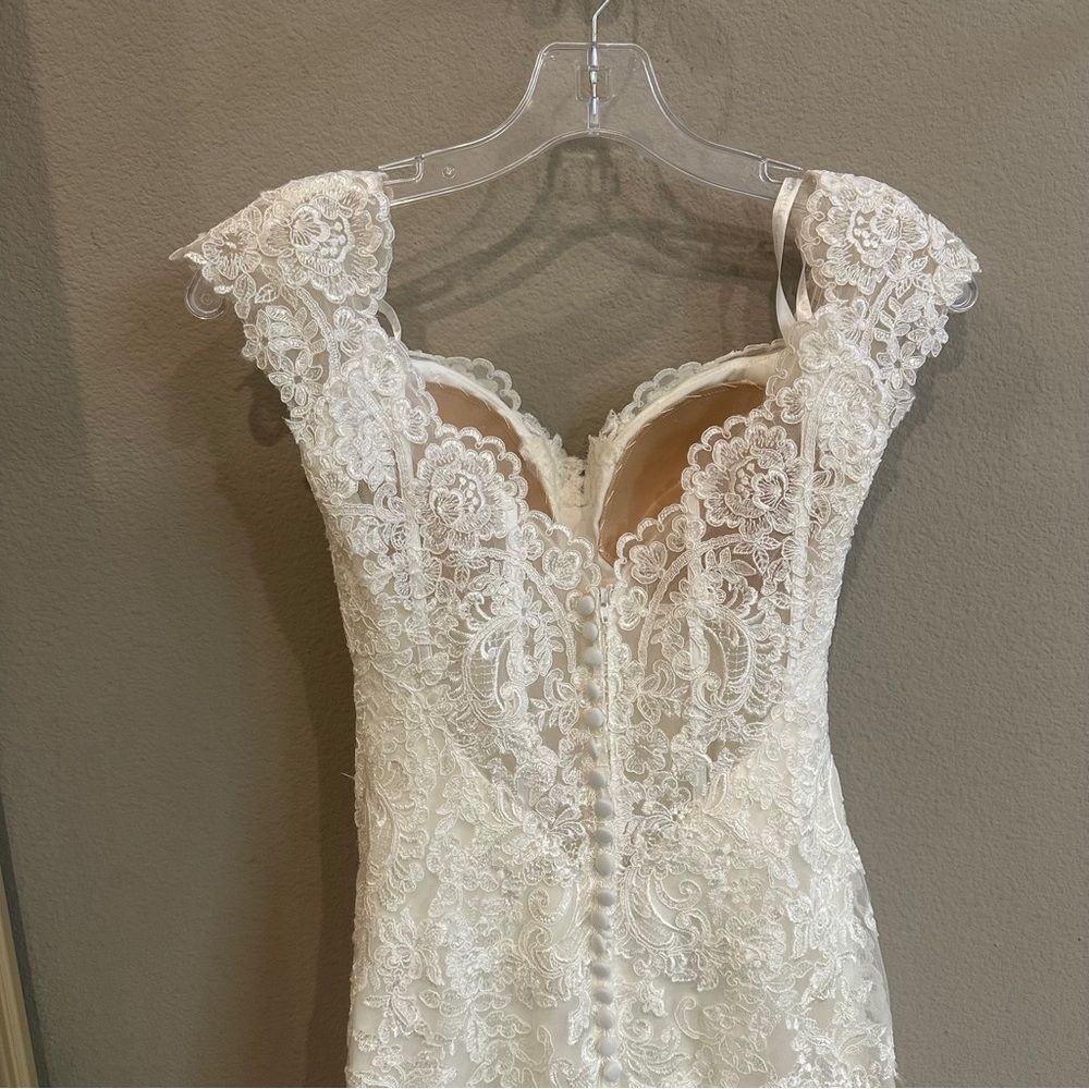 Mori Lee | 4 | Kindsry Off-Shoulder Lace Bridal Gown in Cream - Picture 5 of 14
